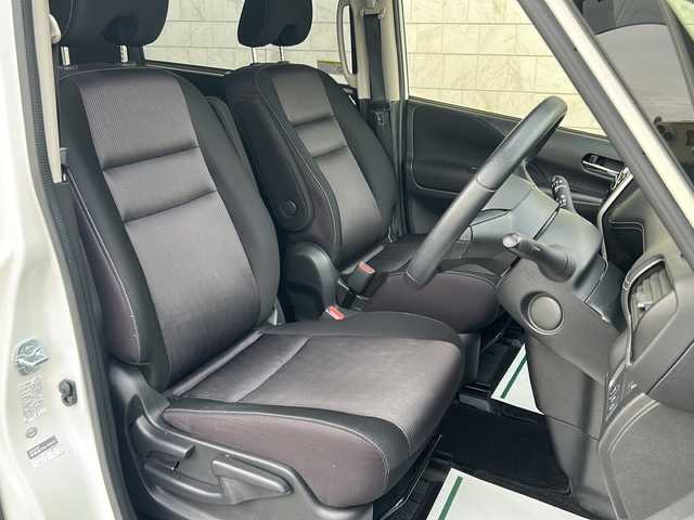 日産 セレナ ハイウェイスター 神奈川県 2017(平29)年 6.9万km ブリリアントホワイトパール ワンオーナー/純正ディーラーナビ/(CD/DVD/SD/AUX/USB/BT/フルセグTV)/全方位カメラ/両側パワースライドドア/エマージェンシーブレーキ/車線逸脱警告/横滑り防止装置/アイドリングストップ/クルーズコントロール/純正エアロ/ETC/前方ドライブレコーダー/オートライト/純正フロアマット/純正ドアバイザー/ISOFIX/スペアキー×1/保証書/取扱説明書