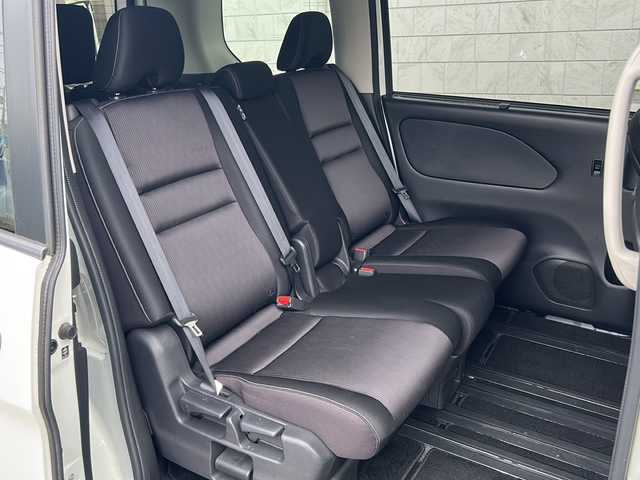 日産 セレナ ハイウェイスター 神奈川県 2017(平29)年 6.9万km ブリリアントホワイトパール ワンオーナー/純正ディーラーナビ/(CD/DVD/SD/AUX/USB/BT/フルセグTV)/全方位カメラ/両側パワースライドドア/エマージェンシーブレーキ/車線逸脱警告/横滑り防止装置/アイドリングストップ/クルーズコントロール/純正エアロ/ETC/前方ドライブレコーダー/オートライト/純正フロアマット/純正ドアバイザー/ISOFIX/スペアキー×1/保証書/取扱説明書