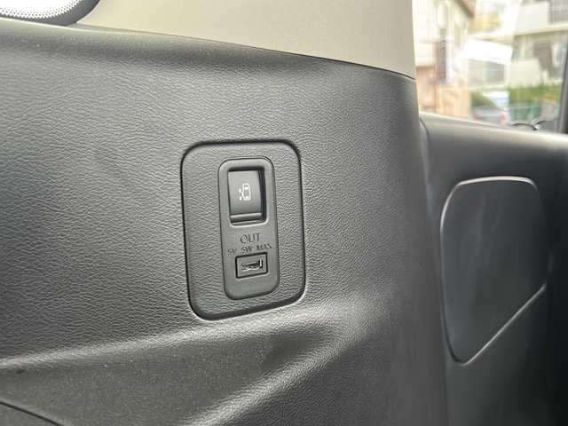 日産 セレナ ハイウェイスター 神奈川県 2017(平29)年 6.9万km ブリリアントホワイトパール ワンオーナー/純正ディーラーナビ/(CD/DVD/SD/AUX/USB/BT/フルセグTV)/全方位カメラ/両側パワースライドドア/エマージェンシーブレーキ/車線逸脱警告/横滑り防止装置/アイドリングストップ/クルーズコントロール/純正エアロ/ETC/前方ドライブレコーダー/オートライト/純正フロアマット/純正ドアバイザー/ISOFIX/スペアキー×1/保証書/取扱説明書