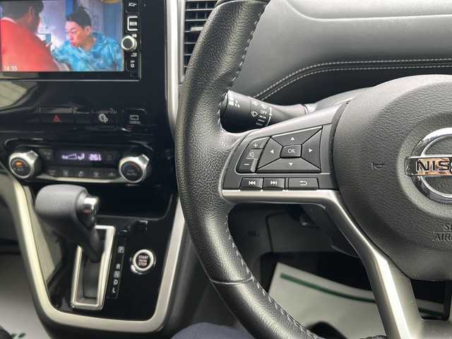 日産 セレナ ハイウェイスター 神奈川県 2017(平29)年 6.9万km ブリリアントホワイトパール ワンオーナー/純正ディーラーナビ/(CD/DVD/SD/AUX/USB/BT/フルセグTV)/全方位カメラ/両側パワースライドドア/エマージェンシーブレーキ/車線逸脱警告/横滑り防止装置/アイドリングストップ/クルーズコントロール/純正エアロ/ETC/前方ドライブレコーダー/オートライト/純正フロアマット/純正ドアバイザー/ISOFIX/スペアキー×1/保証書/取扱説明書