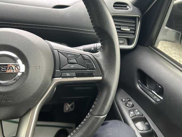 日産 セレナ ハイウェイスター 神奈川県 2017(平29)年 6.9万km ブリリアントホワイトパール ワンオーナー/純正ディーラーナビ/(CD/DVD/SD/AUX/USB/BT/フルセグTV)/全方位カメラ/両側パワースライドドア/エマージェンシーブレーキ/車線逸脱警告/横滑り防止装置/アイドリングストップ/クルーズコントロール/純正エアロ/ETC/前方ドライブレコーダー/オートライト/純正フロアマット/純正ドアバイザー/ISOFIX/スペアキー×1/保証書/取扱説明書