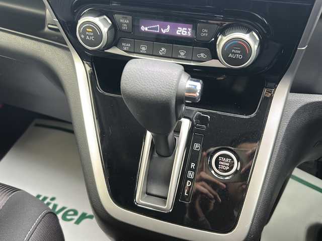 日産 セレナ ハイウェイスター 神奈川県 2017(平29)年 6.9万km ブリリアントホワイトパール ワンオーナー/純正ディーラーナビ/(CD/DVD/SD/AUX/USB/BT/フルセグTV)/全方位カメラ/両側パワースライドドア/エマージェンシーブレーキ/車線逸脱警告/横滑り防止装置/アイドリングストップ/クルーズコントロール/純正エアロ/ETC/前方ドライブレコーダー/オートライト/純正フロアマット/純正ドアバイザー/ISOFIX/スペアキー×1/保証書/取扱説明書