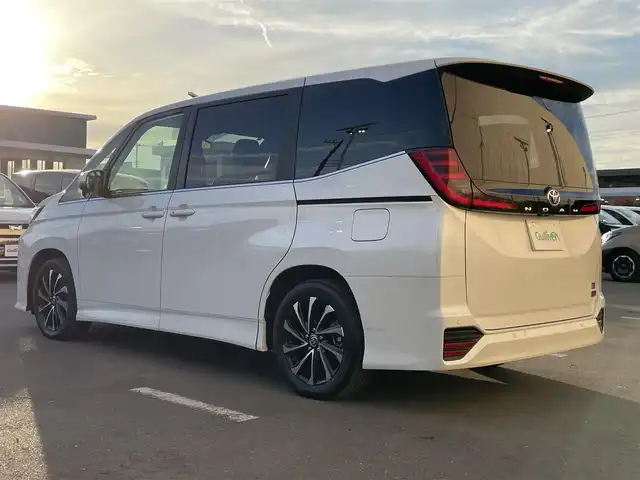 トヨタ ノア ハイブリッド S－Z 東京都 2025(令7)年 0.1千km ホワイトパールクリスタルシャイン 登録済未使用車　/１０．５型ディスプレィオーディオプラスナビ/・AppleCarPlay&AndroidAuto/・BluetoothAudio/HDMI/・CD/SD/DVD/FM/AM/両側パワースライドドア　/セーフティセンス /(衝突回避支援パッケージ)/・レーダクルーズコントロール /・レーンディパーチャーアラート /・オートマチックハイビーム/・ ロードサインアシスト/ブラック合皮ファブリックコンビシート/・快適温熱シート/フリーストップバックドア/ビルトインETC2.0/LEDヘッドライト/・オートハイビーム/純正フロアマット/保証書＆取説/Wエアバック＆ABS