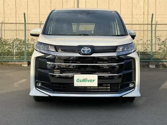 トヨタ ノア ハイブリッド S－Z 東京都 2025(令7)年 0.1千km ホワイトパールクリスタルシャイン 登録済未使用車　/１０．５型ディスプレィオーディオプラスナビ/・AppleCarPlay&AndroidAuto/・BluetoothAudio/HDMI/・CD/SD/DVD/FM/AM/両側パワースライドドア　/セーフティセンス /(衝突回避支援パッケージ)/・レーダクルーズコントロール /・レーンディパーチャーアラート /・オートマチックハイビーム/・ ロードサインアシスト/ブラック合皮ファブリックコンビシート/・快適温熱シート/フリーストップバックドア/ビルトインETC2.0/LEDヘッドライト/・オートハイビーム/純正フロアマット/保証書＆取説/Wエアバック＆ABS