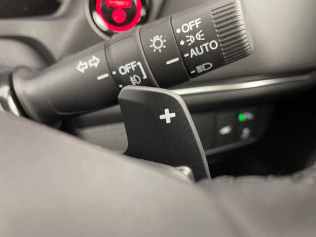 ホンダ ヴェゼル ハイブリッド e:HEV Z 大阪府 2025(令7)年 0.1千km プラチナホワイトパール HondaSENSING/・衝突軽減ブレーキ/・車線逸脱警報/・踏み間違い防止/・BSM/・レーダークルコン/Honda CONNECTディスプレーオーディオ/・ナビ機能/・Bluetooth/・フルセグTV/バックカメラ/ハーフレザーシート/前席シートヒーター/ステアリングヒーター/ETC2.0車載器/ワイヤレス充電器/パワーバックドア/パドルシフト