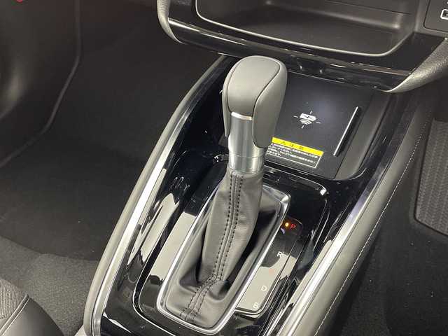 ホンダ ヴェゼル ハイブリッド e:HEV Z 大阪府 2025(令7)年 0.1千km プラチナホワイトパール HondaSENSING/・衝突軽減ブレーキ/・車線逸脱警報/・踏み間違い防止/・BSM/・レーダークルコン/Honda CONNECTディスプレーオーディオ/・ナビ機能/・Bluetooth/・フルセグTV/バックカメラ/ハーフレザーシート/前席シートヒーター/ステアリングヒーター/ETC2.0車載器/ワイヤレス充電器/パワーバックドア/パドルシフト