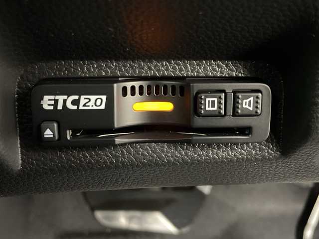 ホンダ ヴェゼル ハイブリッド e:HEV Z 大阪府 2025(令7)年 0.1千km プラチナホワイトパール HondaSENSING/・衝突軽減ブレーキ/・車線逸脱警報/・踏み間違い防止/・BSM/・レーダークルコン/Honda CONNECTディスプレーオーディオ/・ナビ機能/・Bluetooth/・フルセグTV/バックカメラ/ハーフレザーシート/前席シートヒーター/ステアリングヒーター/ETC2.0車載器/ワイヤレス充電器/パワーバックドア/パドルシフト