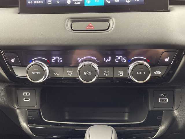 ホンダ ヴェゼル ハイブリッド e:HEV Z 大阪府 2025(令7)年 0.1千km プラチナホワイトパール HondaSENSING/・衝突軽減ブレーキ/・車線逸脱警報/・踏み間違い防止/・BSM/・レーダークルコン/Honda CONNECTディスプレーオーディオ/・ナビ機能/・Bluetooth/・フルセグTV/バックカメラ/ハーフレザーシート/前席シートヒーター/ステアリングヒーター/ETC2.0車載器/ワイヤレス充電器/パワーバックドア/パドルシフト