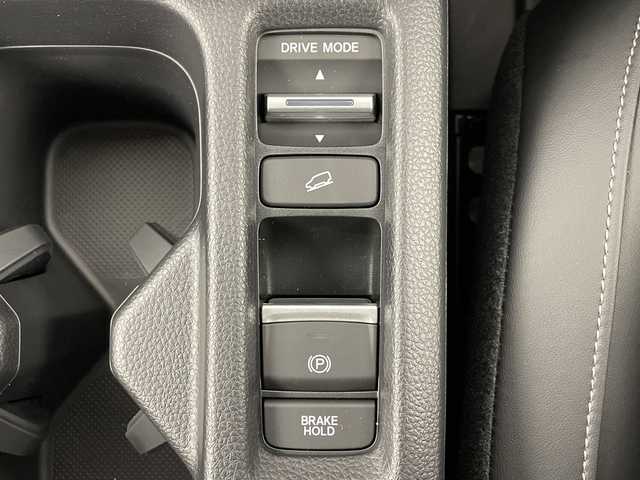 ホンダ ヴェゼル ハイブリッド e:HEV Z 大阪府 2025(令7)年 0.1千km プラチナホワイトパール HondaSENSING/・衝突軽減ブレーキ/・車線逸脱警報/・踏み間違い防止/・BSM/・レーダークルコン/Honda CONNECTディスプレーオーディオ/・ナビ機能/・Bluetooth/・フルセグTV/バックカメラ/ハーフレザーシート/前席シートヒーター/ステアリングヒーター/ETC2.0車載器/ワイヤレス充電器/パワーバックドア/パドルシフト