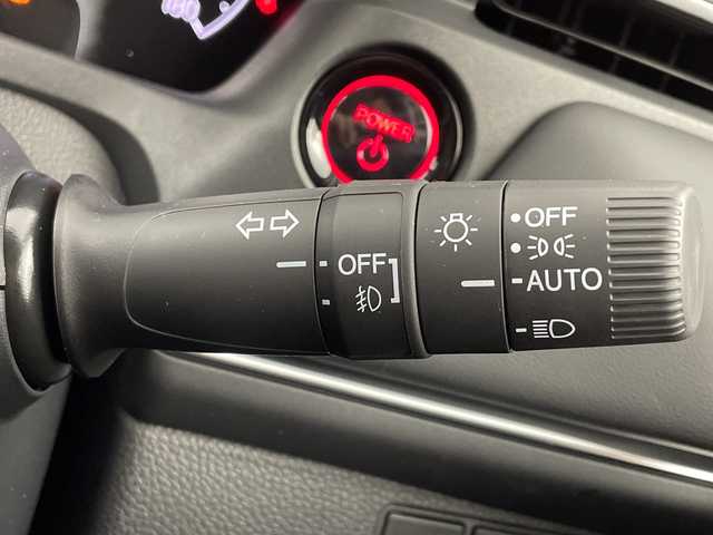 ホンダ ヴェゼル ハイブリッド e:HEV Z 大阪府 2025(令7)年 0.1千km プラチナホワイトパール HondaSENSING/・衝突軽減ブレーキ/・車線逸脱警報/・踏み間違い防止/・BSM/・レーダークルコン/Honda CONNECTディスプレーオーディオ/・ナビ機能/・Bluetooth/・フルセグTV/バックカメラ/ハーフレザーシート/前席シートヒーター/ステアリングヒーター/ETC2.0車載器/ワイヤレス充電器/パワーバックドア/パドルシフト