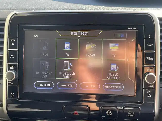 日産 セレナ ハイウェイスター Vセレクション 秋田県 2017(平29)年 11.4万km ダイヤモンドブラック (株)IDOMが運営する【じしゃロン秋田店】の自社ローン専用車両になりますこちらは現金またはオートローンご利用時の価格です。自社ローンご希望の方は別途その旨お申付け下さい/セーフティパックB/プロパイロット/インテリジェントパーキングアシスト（駐車支援システム）/インテリジェントアラウンドビューモニター（移動物検知機能付）/インテリジェントDA（ふらつき警報）/電動パーキングブレーキ/オートブレーキホールド/ヒーター付ドアミラー/ステアリングスイッチ/サイド・カーテンエアバッグ/インテリジェントエマージェンシーブレーキ/インテリジェントLI（車線逸脱防止支援システム）/LDW（車線逸脱警報）/インテリジェント BSI（後側方衝突防止支援システム）/RCTA（後退時車両検知警報）/踏み間違い衝突防止アシスト/標識検知機能/車両接近通報装置/フロント&バックソナー/純正SDナビ【CD/DVD/Blu-ray/SD/USB/Bluetooth/MUSIC STOCKER/iPod/WALKMAN】/フリップダウンモニター/バックカメラ/フルセグTV/ETC/両側パワースライドドア/前方ドライブレコーダー/LEDヘッドライト/