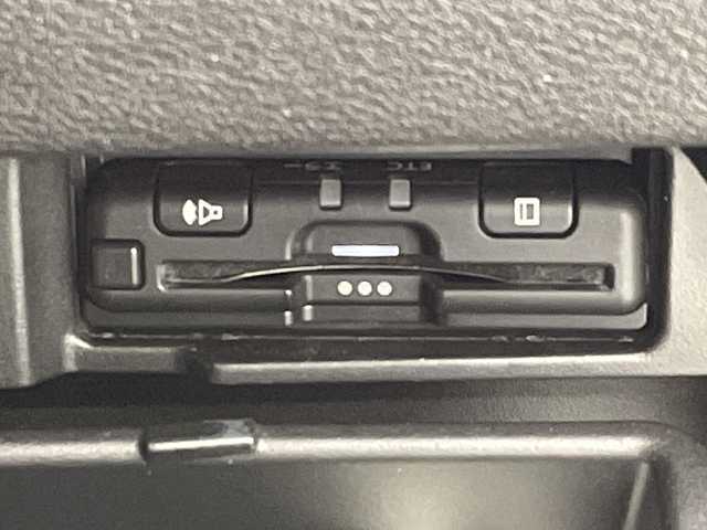 日産 セレナ ハイウェイスター 岐阜県 2021(令3)年 4.6万km ダイヤモンドブラック 純正10インチSDナビ/(AM/FM/CD/DVD/フルセグTV/Bluetooth)/バックカメラ/衝突軽減ブレーキ/レーンキープアシスト/ブラインドスポットモニター/クリアランスソナー/クロストラフィックアラート/クルーズコントロール/ハンズフリースライドドア/ステアリングスイッチ/純正ドライブレコーダー/ビルトインETC/スマートキー/革巻きステアリング/純正フロアマット/純正サイドバイザー/純正アルミホイール