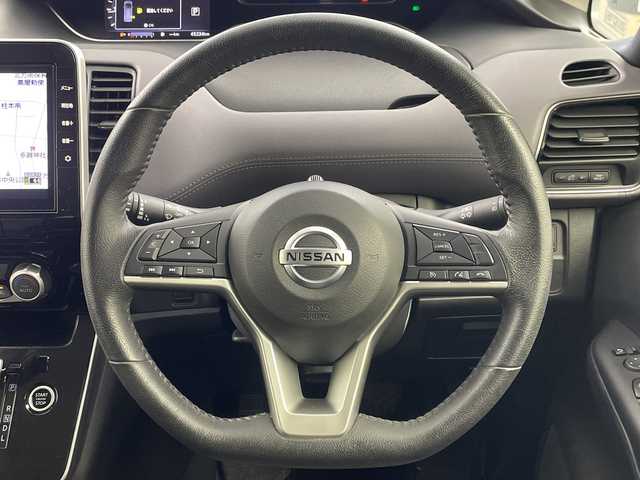 日産 セレナ ハイウェイスター 岐阜県 2021(令3)年 4.6万km ダイヤモンドブラック 純正10インチSDナビ/(AM/FM/CD/DVD/フルセグTV/Bluetooth)/バックカメラ/衝突軽減ブレーキ/レーンキープアシスト/ブラインドスポットモニター/クリアランスソナー/クロストラフィックアラート/クルーズコントロール/ハンズフリースライドドア/ステアリングスイッチ/純正ドライブレコーダー/ビルトインETC/スマートキー/革巻きステアリング/純正フロアマット/純正サイドバイザー/純正アルミホイール