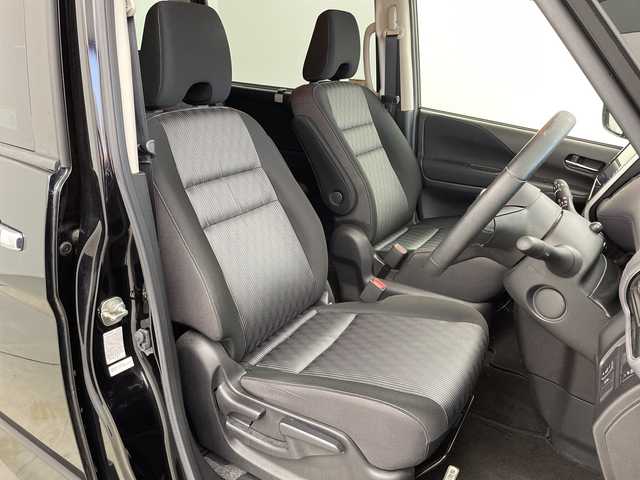 日産 セレナ ハイウェイスター 岐阜県 2021(令3)年 4.6万km ダイヤモンドブラック 純正10インチSDナビ/(AM/FM/CD/DVD/フルセグTV/Bluetooth)/バックカメラ/衝突軽減ブレーキ/レーンキープアシスト/ブラインドスポットモニター/クリアランスソナー/クロストラフィックアラート/クルーズコントロール/ハンズフリースライドドア/ステアリングスイッチ/純正ドライブレコーダー/ビルトインETC/スマートキー/革巻きステアリング/純正フロアマット/純正サイドバイザー/純正アルミホイール