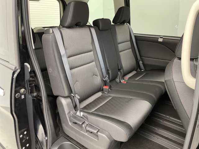 日産 セレナ ハイウェイスター 岐阜県 2021(令3)年 4.6万km ダイヤモンドブラック 純正10インチSDナビ/(AM/FM/CD/DVD/フルセグTV/Bluetooth)/バックカメラ/衝突軽減ブレーキ/レーンキープアシスト/ブラインドスポットモニター/クリアランスソナー/クロストラフィックアラート/クルーズコントロール/ハンズフリースライドドア/ステアリングスイッチ/純正ドライブレコーダー/ビルトインETC/スマートキー/革巻きステアリング/純正フロアマット/純正サイドバイザー/純正アルミホイール