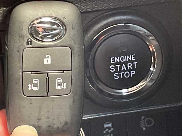 ダイハツ タント ファンクロスターボ 岐阜県 2023(令5)年 2.8万km ブラックマイカメタリック/シャイニングホワイトパール /ワンオーナー//純正10インチナビ/(フルセグTV/Bluetooth/CD/DVD)//ブラインドスポットモニター//パノラミックビューモニター//助手席アシストグリップ//両側パワースライドドア//前席シートヒーター//スマートアシスト/(衝突警報機能)/(車線逸脱警報機能)/(ふらつき警報)/(レーンキープコントロール)//ドライブレコーダー//ビルトインＥＴＣ//純正15インチAW//純正フロアマット//純正ドアバイザー//スペアキー