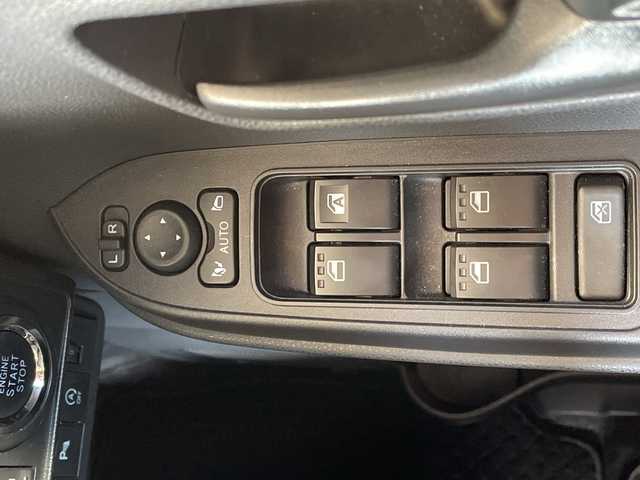 ダイハツ タント ファンクロスターボ 岐阜県 2023(令5)年 2.8万km ブラックマイカメタリック/シャイニングホワイトパール /ワンオーナー//純正10インチナビ/(フルセグTV/Bluetooth/CD/DVD)//ブラインドスポットモニター//パノラミックビューモニター//助手席アシストグリップ//両側パワースライドドア//前席シートヒーター//スマートアシスト/(衝突警報機能)/(車線逸脱警報機能)/(ふらつき警報)/(レーンキープコントロール)//ドライブレコーダー//ビルトインＥＴＣ//純正15インチAW//純正フロアマット//純正ドアバイザー//スペアキー