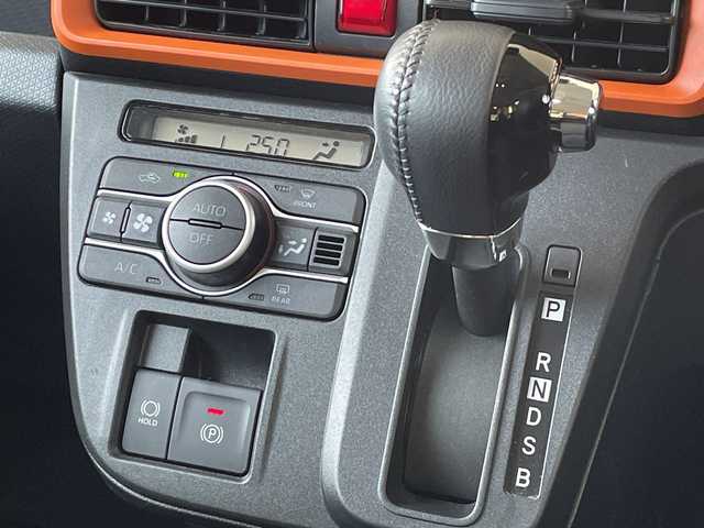 ダイハツ タント ファンクロスターボ 岐阜県 2023(令5)年 2.8万km ブラックマイカメタリック/シャイニングホワイトパール /ワンオーナー//純正10インチナビ/(フルセグTV/Bluetooth/CD/DVD)//ブラインドスポットモニター//パノラミックビューモニター//助手席アシストグリップ//両側パワースライドドア//前席シートヒーター//スマートアシスト/(衝突警報機能)/(車線逸脱警報機能)/(ふらつき警報)/(レーンキープコントロール)//ドライブレコーダー//ビルトインＥＴＣ//純正15インチAW//純正フロアマット//純正ドアバイザー//スペアキー