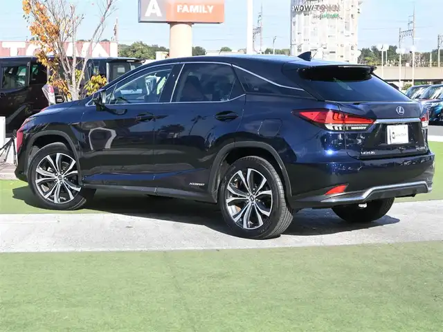 レクサス ＲＸ 450h バージョンL 千葉県 2020(令2)年 4.6万km ディープブルーマイカ Lexus Safety System+/・プリクラッシュセーフティ/・レーンディパーチャーアラート/・オートハイビーム/・レーダークルーズコントロール/・ブラインドスポットモニター/パワーバックドア/ブラウンレザーシート/前席パワーシート/エアシート/シートヒーター/リア電動リクライニングシート/ヘッドアップディスプレイ/純正SDナビ/地デジTV/【DVD/CD再生機能　Bluetooth接続】/パノラミックビューモニター/ドライブレコーダー/革巻きステアリング/ステアリングスイッチ/ステアリングヒーター/ETC（2.0）/LEDヘッドライト/フォグライト/ウインカーミラー/クリアランスソナー/純正20インチアルミホイル/サイド/カーテンエアバッグ/スマートキー
