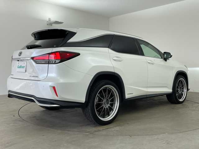 レクサス ＲＸ 450hL 兵庫県 2021(令3)年 5.5万km ソニッククォーツ ・サンルーフ/・電動リアゲート/・レーダークルーズコントロール/・TPMS/・先行者発進告知/・ITS　Connect/・レーンディパーチャーアラート/・前後コーナーセンサー/・ドライブモード（ECO・EV）/・ビルトインETC/・MTモード付AT/・フルセグTV/・CD・BT・AM・FM・MiraCast/・バックカメラ/・オートホールド/・シートヒーター（前席・後席）/・エアシート（前席）/・メモリー機能付きパワーシート/・電動格納サードシート/・シートエアバック/・電子パーキングブレーキ/・AC１００V/・LEDヘッドライト/・オートライト/・アダプティブハイビーム/・置くだけ充電/・スマートキー/・プッシュスタート/・スペアキー2本（カードキーあり）/・純正２２インチホイール/・電動格納ミラー/・純正フロアマット/・取扱説明書/・保証書