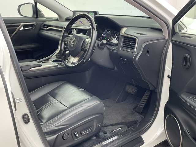 レクサス ＲＸ 450hL 兵庫県 2021(令3)年 5.5万km ソニッククォーツ ・サンルーフ/・電動リアゲート/・レーダークルーズコントロール/・TPMS/・先行者発進告知/・ITS　Connect/・レーンディパーチャーアラート/・前後コーナーセンサー/・ドライブモード（ECO・EV）/・ビルトインETC/・MTモード付AT/・フルセグTV/・CD・BT・AM・FM・MiraCast/・バックカメラ/・オートホールド/・シートヒーター（前席・後席）/・エアシート（前席）/・メモリー機能付きパワーシート/・電動格納サードシート/・シートエアバック/・電子パーキングブレーキ/・AC１００V/・LEDヘッドライト/・オートライト/・アダプティブハイビーム/・置くだけ充電/・スマートキー/・プッシュスタート/・スペアキー2本（カードキーあり）/・純正２２インチホイール/・電動格納ミラー/・純正フロアマット/・取扱説明書/・保証書