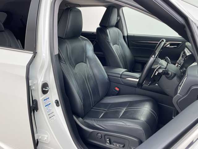 レクサス ＲＸ 450hL 兵庫県 2021(令3)年 5.5万km ソニッククォーツ ・サンルーフ/・電動リアゲート/・レーダークルーズコントロール/・TPMS/・先行者発進告知/・ITS　Connect/・レーンディパーチャーアラート/・前後コーナーセンサー/・ドライブモード（ECO・EV）/・ビルトインETC/・MTモード付AT/・フルセグTV/・CD・BT・AM・FM・MiraCast/・バックカメラ/・オートホールド/・シートヒーター（前席・後席）/・エアシート（前席）/・メモリー機能付きパワーシート/・電動格納サードシート/・シートエアバック/・電子パーキングブレーキ/・AC１００V/・LEDヘッドライト/・オートライト/・アダプティブハイビーム/・置くだけ充電/・スマートキー/・プッシュスタート/・スペアキー2本（カードキーあり）/・純正２２インチホイール/・電動格納ミラー/・純正フロアマット/・取扱説明書/・保証書