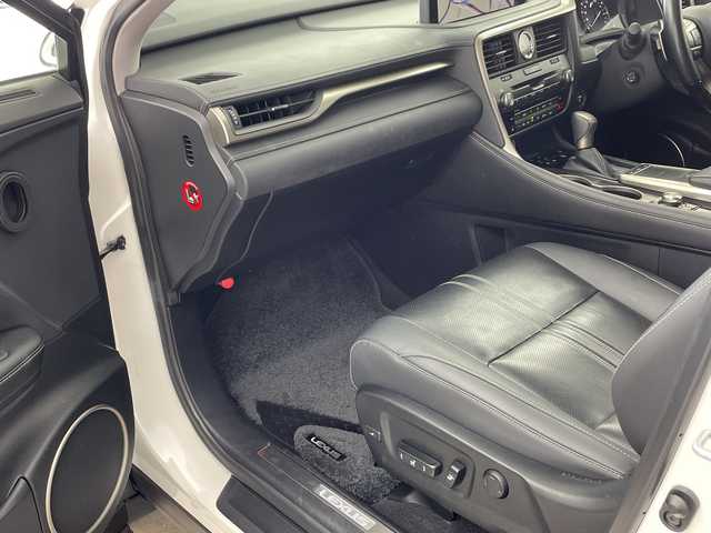 レクサス ＲＸ 450hL 兵庫県 2021(令3)年 5.5万km ソニッククォーツ ・サンルーフ/・電動リアゲート/・レーダークルーズコントロール/・TPMS/・先行者発進告知/・ITS　Connect/・レーンディパーチャーアラート/・前後コーナーセンサー/・ドライブモード（ECO・EV）/・ビルトインETC/・MTモード付AT/・フルセグTV/・CD・BT・AM・FM・MiraCast/・バックカメラ/・オートホールド/・シートヒーター（前席・後席）/・エアシート（前席）/・メモリー機能付きパワーシート/・電動格納サードシート/・シートエアバック/・電子パーキングブレーキ/・AC１００V/・LEDヘッドライト/・オートライト/・アダプティブハイビーム/・置くだけ充電/・スマートキー/・プッシュスタート/・スペアキー2本（カードキーあり）/・純正２２インチホイール/・電動格納ミラー/・純正フロアマット/・取扱説明書/・保証書