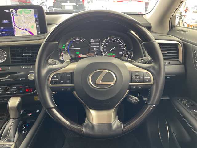レクサス ＲＸ 450hL 兵庫県 2021(令3)年 5.5万km ソニッククォーツ ・サンルーフ/・電動リアゲート/・レーダークルーズコントロール/・TPMS/・先行者発進告知/・ITS　Connect/・レーンディパーチャーアラート/・前後コーナーセンサー/・ドライブモード（ECO・EV）/・ビルトインETC/・MTモード付AT/・フルセグTV/・CD・BT・AM・FM・MiraCast/・バックカメラ/・オートホールド/・シートヒーター（前席・後席）/・エアシート（前席）/・メモリー機能付きパワーシート/・電動格納サードシート/・シートエアバック/・電子パーキングブレーキ/・AC１００V/・LEDヘッドライト/・オートライト/・アダプティブハイビーム/・置くだけ充電/・スマートキー/・プッシュスタート/・スペアキー2本（カードキーあり）/・純正２２インチホイール/・電動格納ミラー/・純正フロアマット/・取扱説明書/・保証書