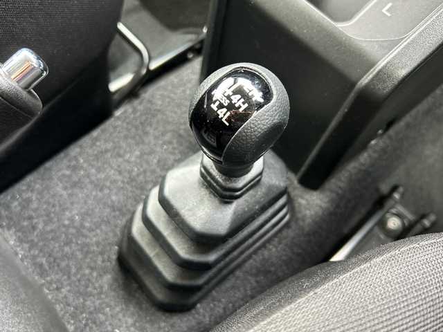 スズキ ジムニー シエラ JC 富山県 2021(令3)年 5.4万km ピュアホワイトP 禁煙車/４ＷＤ/ディーラーオプションナビ/型式：AVIC-RLS901II/【フルセグTV/Bluetooth/CD/DVD/SD/AUX】/コムテックドイブレコーダー前後/プッシュスタート/スマートキー/クルーズコントロール/前席シートヒーター/ビルトインＥＴＣ/純正フロアマット/純正アルミホイール/フロントアンダーガーニッシュ/サイドアンダーガーニッシュ/電動格納ミラー/LEDヘッドライト