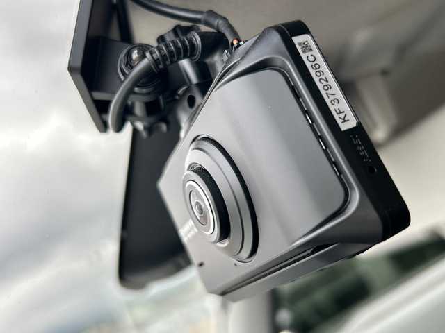 スズキ ジムニー シエラ JC 富山県 2021(令3)年 5.4万km ピュアホワイトP 禁煙車/４ＷＤ/ディーラーオプションナビ/型式：AVIC-RLS901II/【フルセグTV/Bluetooth/CD/DVD/SD/AUX】/コムテックドイブレコーダー前後/プッシュスタート/スマートキー/クルーズコントロール/前席シートヒーター/ビルトインＥＴＣ/純正フロアマット/純正アルミホイール/フロントアンダーガーニッシュ/サイドアンダーガーニッシュ/電動格納ミラー/LEDヘッドライト