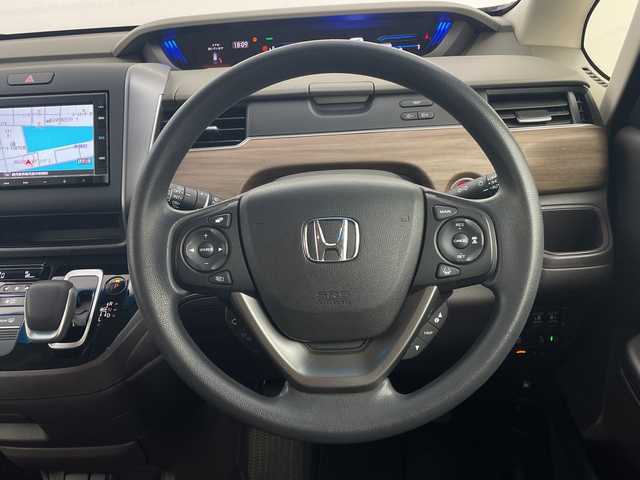 ホンダ フリード ハイブリット G ホンダセンシング 鹿児島県 2020(令2)年 6.6万km スーパープラチナグレーメタリック ホンダセンシング　/純正ナビ　/（Ｂｌｕｅｔｏｏｔｈ/CD)　/アダプティブクルーズコントロール　/両側パワースライドドア　/ドライブレコーダー　/バックカメラ　/ＥＴＣ　/ＬＥＤヘッドライト　/オートライト　/ステアリングリモコン/プッシュスタートボタン/スマートキー