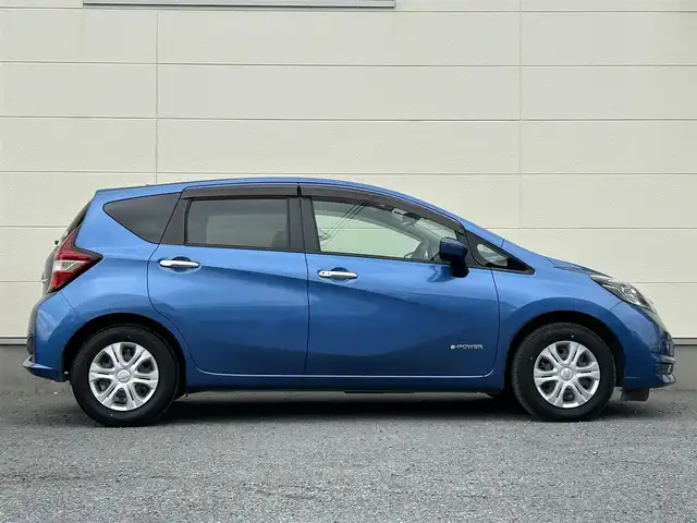 日産 ノート e－パワー X 茨城県 2018(平30)年 4.7万km シャイニングブルー 衝突被害軽減システム/アラウンドビューモニター/レーンキープアシスト/純正ＳＤナビ/フルセグＴＶ/バックカメラ/スマートキー/プッシュスタート/ＥＴＣ/デジタルインナーミラー/コーナーセンサー