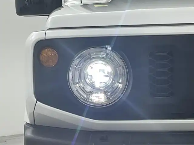 スズキ ジムニー XC 福岡県 2018(平30)年 2.7万km ピュアホワイトP 社外ナビ（ＢＴ，フルセグＴＶ）　/バックカメラ　/ビルトインＥＴＣ　/３６０°ドラレコ　/クルーズコントロール　/衝突軽減ブレーキ　/レーンキープ　/ヒルディセントコントロール　/シートヒーター　/純正１６インチＡＷ