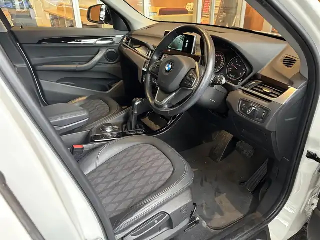 ＢＭＷ Ｘ１ xDrive 18d xライン 宮城県 2017(平29)年 3.4万km アルピンホワイトⅢ 純正ナビ/バックカメラ/CD/DVD再生/Bluetooth接続/ハーフレザー/ステアリングスイッチ/レインセンサー/ヒルディセントコントロール/ドライブモードセレクト/ミラーETC/電動ミラー/電動パーキング/アイドリングストップ/インテリジェントセーフティ/車線逸脱警告/LEDヘッドライト/フロントフォグ/純正18インチAW/4WD
