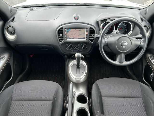 日産 ジューク 15RS タイプV 茨城県 2012(平24)年 10.4万km ホワイトパール 純正ナビ/バックカメラ/ETC/スマートキー/スペアキー/プッシュスタートボタン/フォグランプ/ライトレベライザー/ドアバイザー/社外フロアマット