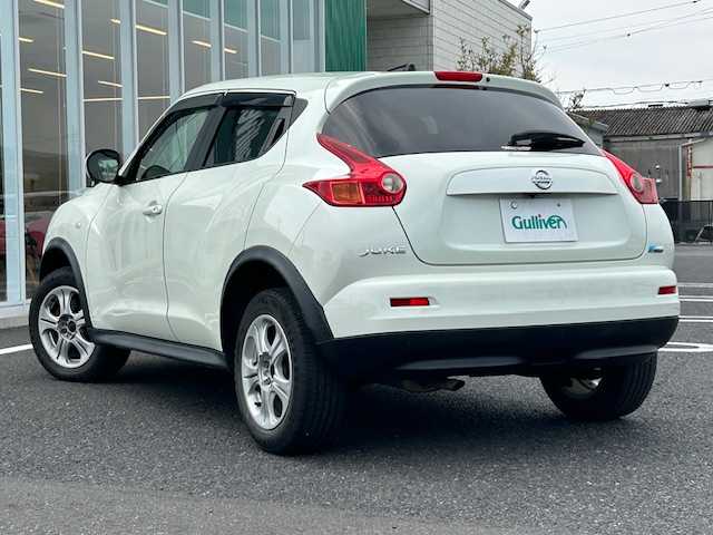 日産 ジューク 15RS タイプV 茨城県 2012(平24)年 10.4万km ホワイトパール 純正ナビ/バックカメラ/ETC/スマートキー/スペアキー/プッシュスタートボタン/フォグランプ/ライトレベライザー/ドアバイザー/社外フロアマット