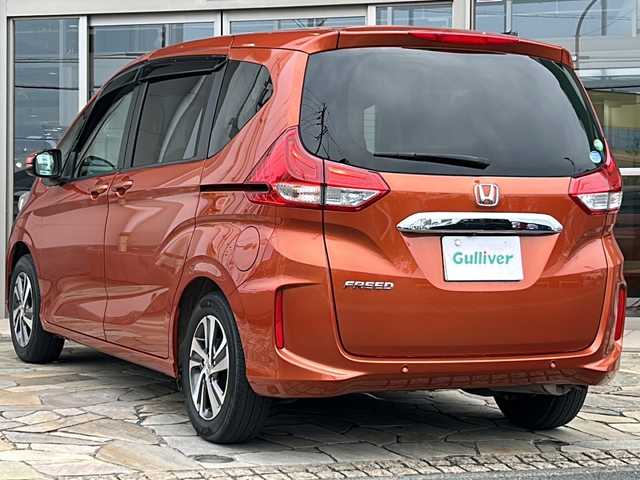 ホンダ フリード G ホンダセンシング 静岡県 2020(令2)年 2.7万km プレミアムクリスタルオレンジM 純正ナビ/・バックモニター/・Bluetooth/・フルセグTV/・CD/DVD/・USB/主要装備/・プッシュスタート/・ETC車載器/・両側パワースライドドア/・前席シートヒーター/・LEDヘッドライト/・純正AW/・オートライト/・純正フロアマット/・アイドリングストップ/・スペアキー/・後席サンシェード/ホンダセンシング/・衝突軽減ブレーキ/・車線維持支援システム/・アダプティブクルーズコントロール/・後方誤発進抑制機能/・誤発進抑制機能/・歩行者事故低減ステアリング/・路外逸脱抑制機能/・先行車発進お知らせ機能/・標識認識機能