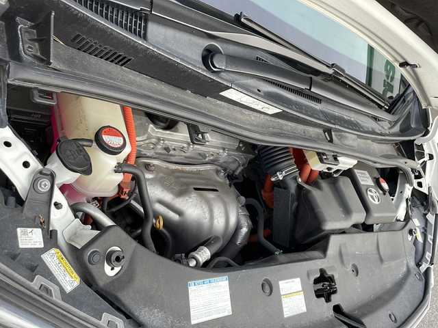 トヨタ アルファードハイブリット G 新潟県 2016(平28)年 11万km ホワイトパールクリスタルシャイン メーカーオプションナビ/フルセグTV/BT/CD/DVD/AUX/バックカメラ/JBL/両側パワースライドドア/フリップダウンモニター/レーダークルーズコントロール/ETC/4WD/オットマン/D＋N席　パワーシート/ドライブレコーダー前後/ナノイーエアコン/スペアキー1本/スマートキー/社外19インチアルミホイール/ウォークスルー