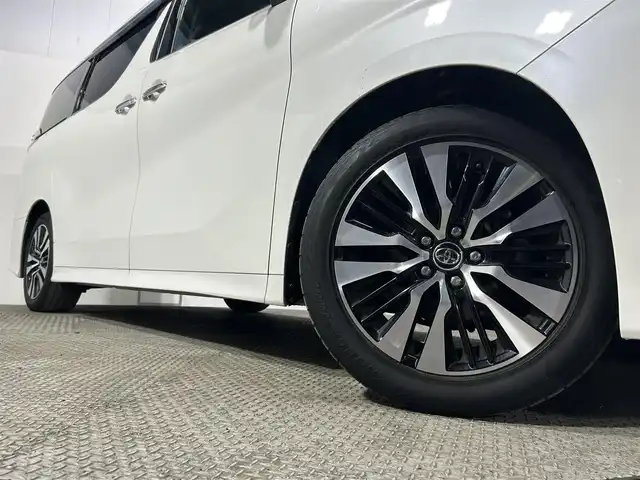 トヨタ ヴェルファイア Z Gエディション 大阪府 2018(平30)年 5.6万km ホワイトパールクリスタルシャイン サンルーフ　黒革シート　後席モニター　三眼ＬＥＤ　純正ナビＴＶ　Ｂカメラ　デジタルインナーミラー　電動リアゲート　パワーシート／ヒーター／エアコン　ハンドルヒーター　衝突軽減　レーダーＣ