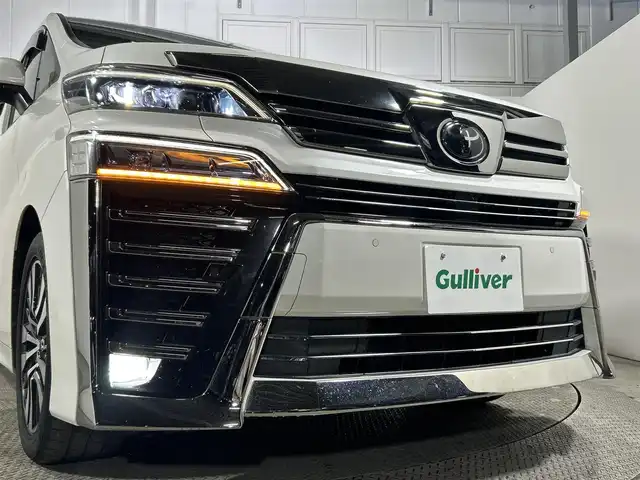 トヨタ ヴェルファイア Z Gエディション 大阪府 2018(平30)年 5.6万km ホワイトパールクリスタルシャイン サンルーフ　黒革シート　後席モニター　三眼ＬＥＤ　純正ナビＴＶ　Ｂカメラ　デジタルインナーミラー　電動リアゲート　パワーシート／ヒーター／エアコン　ハンドルヒーター　衝突軽減　レーダーＣ