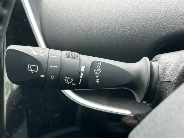 トヨタ プリウス Sツーリングセレクション 静岡県 2019(令1)年 7.9万km アティチュードブラックマイカ 純正９インチナビ/（AM/FM/DVD/BT)/フルセグTV/バックカメラ/ビルトインＥＴＣ/モデリスタエアロ/前席シートヒーター/純正ドライブレコーダー/レーダクルーズコントロール/トヨタセーフティーセンス/プリクラッシュ セーフティ/レーンキープアシスト/横滑り防止装置/コーナーセンサー/プッシュスタート/スマートキー/スペアキー×1/純正１７インチアルミホイール/ＬＥＤヘッドライト/保証書/取扱説明書