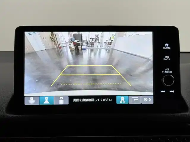 ホンダ シビック タイプR 三重県 2024(令6)年 0.3万km チャンピオンシップホワイト プレミアムガソリン・ターボ*/FF/6F/SPOONダウンサス『PROGRESSIVE SPRING』/Brembo製ブレーキ（Front）/・大径ベンチレーテッドディスクブレーキ（2ピース/Φ350mm）/・アルミキャリパー（対向4pot）/純正Honda Connect対応9インチナビ/（FM/AM/TV/USB/Bluetooth/CarPlay/AndroidAuto）/バックカメラ/ビルトイン ETC2.0/Honda SENSING/・衝突軽減ブレーキ/・車線維持支援システム/・アダプティブクルーズコントロール/・路外逸脱抑制機能/・パーキングセンサーシステム/・ブラインドスポットインフォメーション/・踏み間違い衝突軽減システム/・後退出庫サポート/・先行車発進お知らせ/・標識認識機能/・オートハイビーム/装備/・Honda LogR（専用ロガーアプリ）/・TYPE Rシート（ラックススェード）/・LEDヘッドライト/・オートライト/・充電用＆入力用USBジャック/・オートワイパー（フロント）/・左右独立オートエアコン/・電子パーキングブレーキ/・ステアリングスイッチ/・19インチAW（19x9.5J）265/30ZR19タイヤ（MICHELIN PS4S）/・保/取/ナビ取/*（カタログ値330ps/6500rpm・42.8kgm/2600～4200rpm）