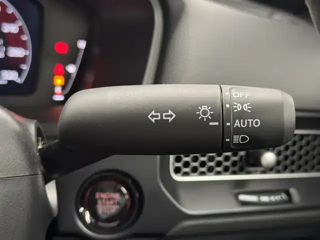 ホンダ シビック タイプR 三重県 2024(令6)年 0.3万km チャンピオンシップホワイト プレミアムガソリン・ターボ*/FF/6F/SPOONダウンサス『PROGRESSIVE SPRING』/Brembo製ブレーキ（Front）/・大径ベンチレーテッドディスクブレーキ（2ピース/Φ350mm）/・アルミキャリパー（対向4pot）/純正Honda Connect対応9インチナビ/（FM/AM/TV/USB/Bluetooth/CarPlay/AndroidAuto）/バックカメラ/ビルトイン ETC2.0/Honda SENSING/・衝突軽減ブレーキ/・車線維持支援システム/・アダプティブクルーズコントロール/・路外逸脱抑制機能/・パーキングセンサーシステム/・ブラインドスポットインフォメーション/・踏み間違い衝突軽減システム/・後退出庫サポート/・先行車発進お知らせ/・標識認識機能/・オートハイビーム/装備/・Honda LogR（専用ロガーアプリ）/・TYPE Rシート（ラックススェード）/・LEDヘッドライト/・オートライト/・充電用＆入力用USBジャック/・オートワイパー（フロント）/・左右独立オートエアコン/・電子パーキングブレーキ/・ステアリングスイッチ/・19インチAW（19x9.5J）265/30ZR19タイヤ（MICHELIN PS4S）/・保/取/ナビ取/*（カタログ値330ps/6500rpm・42.8kgm/2600～4200rpm）