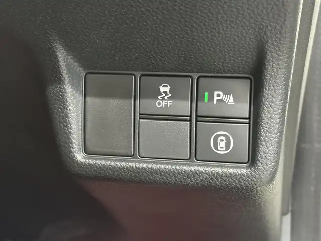 ホンダ シビック タイプR 三重県 2024(令6)年 0.3万km チャンピオンシップホワイト プレミアムガソリン・ターボ*/FF/6F/SPOONダウンサス『PROGRESSIVE SPRING』/Brembo製ブレーキ（Front）/・大径ベンチレーテッドディスクブレーキ（2ピース/Φ350mm）/・アルミキャリパー（対向4pot）/純正Honda Connect対応9インチナビ/（FM/AM/TV/USB/Bluetooth/CarPlay/AndroidAuto）/バックカメラ/ビルトイン ETC2.0/Honda SENSING/・衝突軽減ブレーキ/・車線維持支援システム/・アダプティブクルーズコントロール/・路外逸脱抑制機能/・パーキングセンサーシステム/・ブラインドスポットインフォメーション/・踏み間違い衝突軽減システム/・後退出庫サポート/・先行車発進お知らせ/・標識認識機能/・オートハイビーム/装備/・Honda LogR（専用ロガーアプリ）/・TYPE Rシート（ラックススェード）/・LEDヘッドライト/・オートライト/・充電用＆入力用USBジャック/・オートワイパー（フロント）/・左右独立オートエアコン/・電子パーキングブレーキ/・ステアリングスイッチ/・19インチAW（19x9.5J）265/30ZR19タイヤ（MICHELIN PS4S）/・保/取/ナビ取/*（カタログ値330ps/6500rpm・42.8kgm/2600～4200rpm）