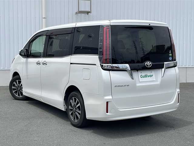 トヨタ エスクァイア Gi 三重県 2018(平30)年 2.6万km ホワイトパールクリスタルシャイン 純正9型ナビ/両側パワースライドドア/クルーズコントロール/純正ビルトインETC/衝突軽減ブレーキ/レーンキープアシスト/全席・後席USB給電/全席シートヒーター/バックカメラ/純正アルミホイール/電動格納ミラー/禁煙車