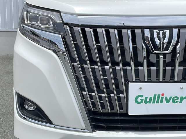 トヨタ エスクァイア Gi 三重県 2018(平30)年 2.6万km ホワイトパールクリスタルシャイン 純正9型ナビ/両側パワースライドドア/クルーズコントロール/純正ビルトインETC/衝突軽減ブレーキ/レーンキープアシスト/全席・後席USB給電/全席シートヒーター/バックカメラ/純正アルミホイール/電動格納ミラー/禁煙車