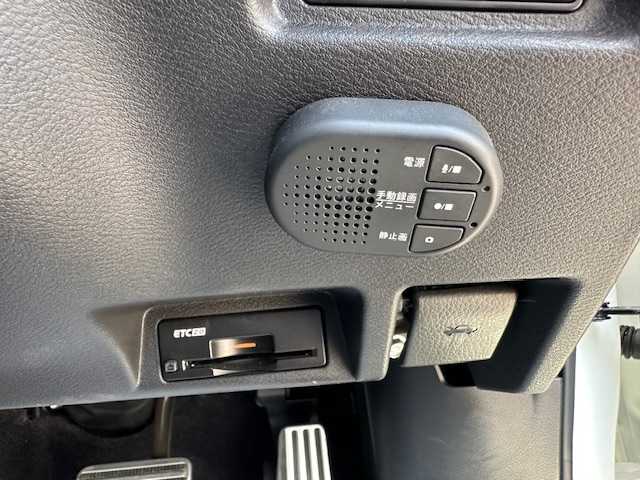 日産 スカイライン GT タイプSP 大阪府 2022(令4)年 2.2万km ブリリアントホワイトパール ナビ　/フルセグ/Ｂｌｕｅｔｏｏｔｈ　/全方位カメラ　/レザーシート　/シートヒーター　/ステアリングヒーター　/プロパイロット　/ドライブレコーダー　/ブラインドスポットモニター　/メモリーシート　/ＥＴＣ　/マット