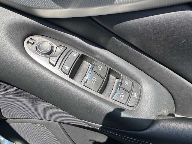 日産 スカイライン GT タイプSP 大阪府 2022(令4)年 2.2万km ブリリアントホワイトパール ナビ　/フルセグ/Ｂｌｕｅｔｏｏｔｈ　/全方位カメラ　/レザーシート　/シートヒーター　/ステアリングヒーター　/プロパイロット　/ドライブレコーダー　/ブラインドスポットモニター　/メモリーシート　/ＥＴＣ　/マット