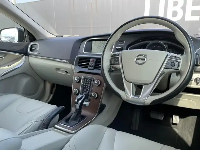 ボルボ Ｖ４０ クロスカントリー T5 AWD サマム 岩手県 2016(平28)年 4.8万km デニムブルーメタリック インテリセーフ /レーンアシスト/BLIS/ACC/純正HDDナビ/フルセグTV/バックカメラ/パーキングアシスト/パノラマガラスルーフ/ハーマンカードン /DSRC/ドラレコ/アイボリーレザー/パワーシート/シートヒーター/LEDライト/アクティブハイビーム