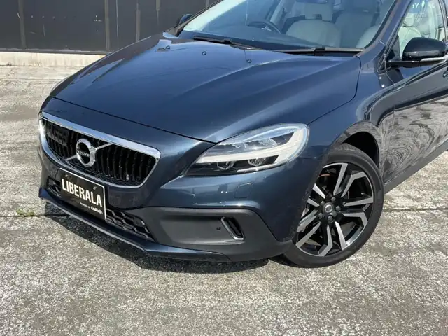 ボルボ Ｖ４０ クロスカントリー T5 AWD サマム 岩手県 2016(平28)年 4.8万km デニムブルーメタリック インテリセーフ /レーンアシスト/BLIS/ACC/純正HDDナビ/フルセグTV/バックカメラ/パーキングアシスト/パノラマガラスルーフ/ハーマンカードン /DSRC/ドラレコ/アイボリーレザー/パワーシート/シートヒーター/LEDライト/アクティブハイビーム